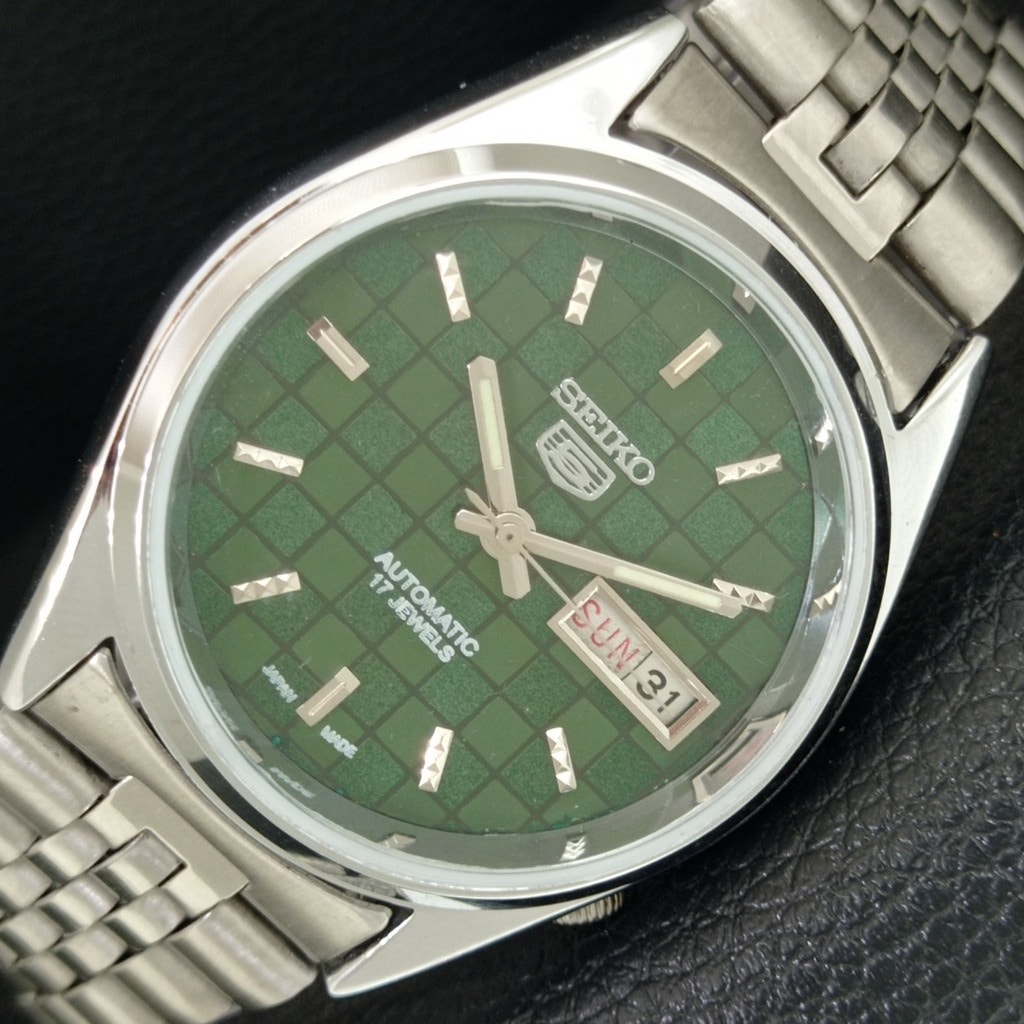 Vintage 1972 Seiko Automatic Mens Silver Watch WDaydate  Silver Accents